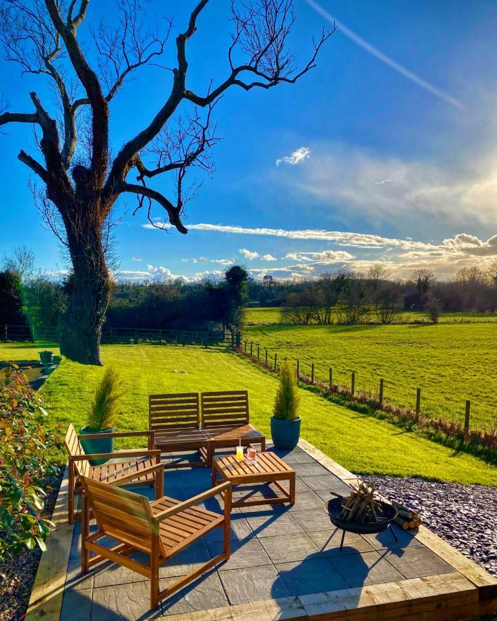 Bailey'S Hideaway Villa Portadown Bagian luar foto