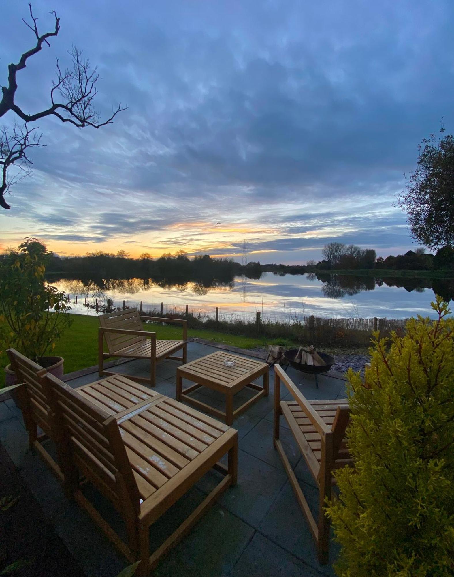 Bailey'S Hideaway Villa Portadown Bagian luar foto